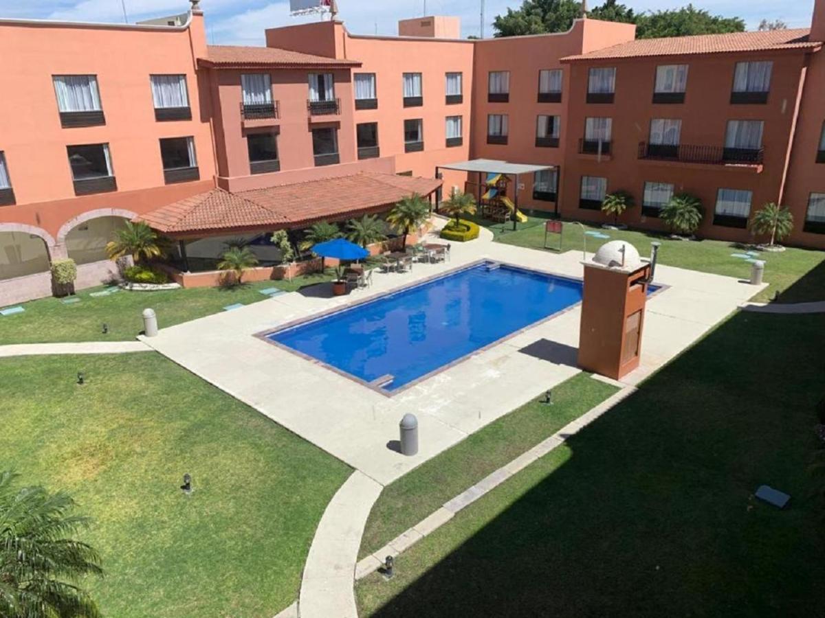 Memora Hotel Celaya  Exteriör bild