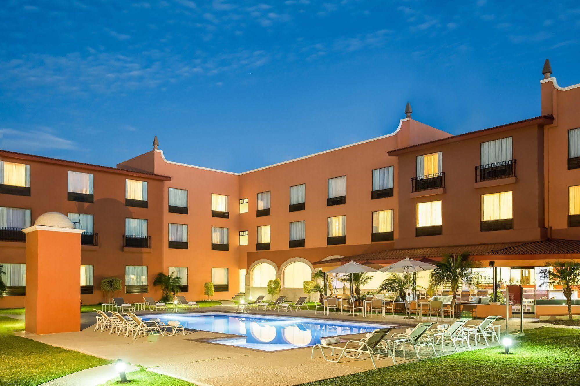 Memora Hotel Celaya  Exteriör bild